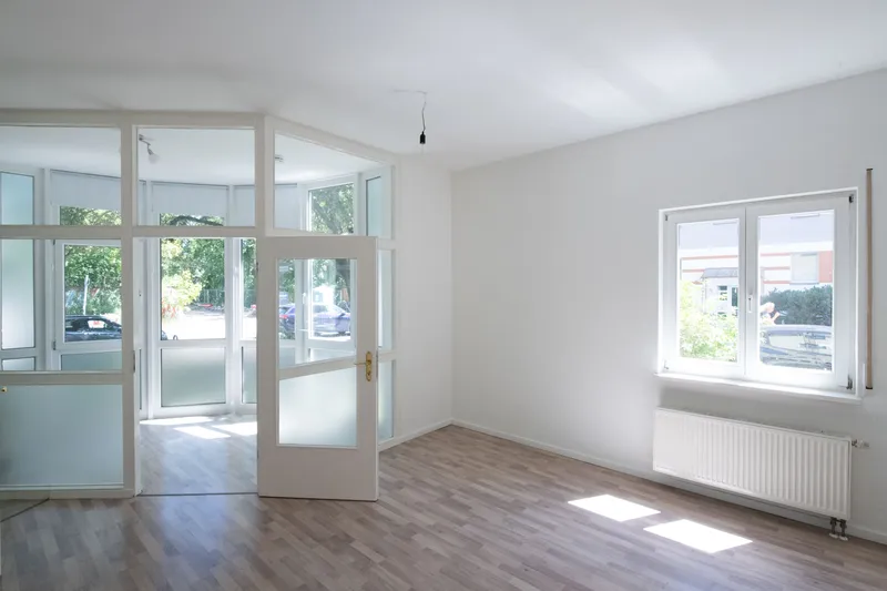 Helle 2-Raumwohnung mit Wintergarten im Erdgeschoss — photo 1
